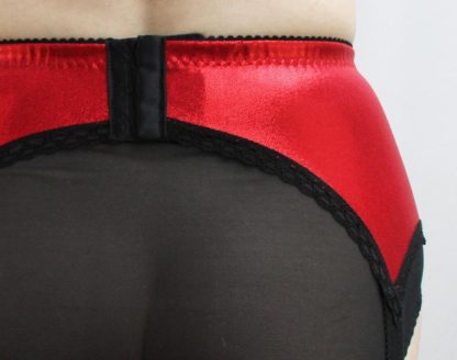 shiny suspenderbelt with lace in red